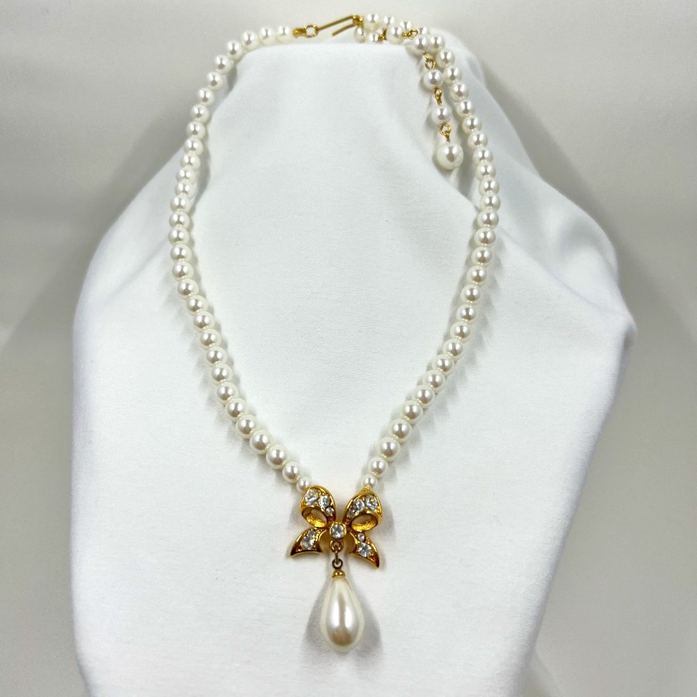 Faux White Pearl 16” Necklace, with gold toned bow and dropped pearl dangle.